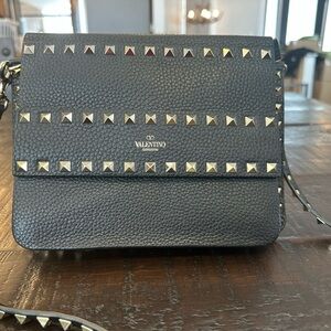 Valentino Garavani Black Pebbled Leather Rockstud Crossbody